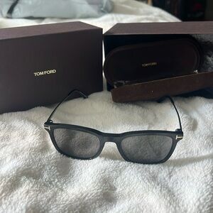 Tom Ford sunglasses Brand new never worn 56MM T Logo Square Sunglasses 
Black